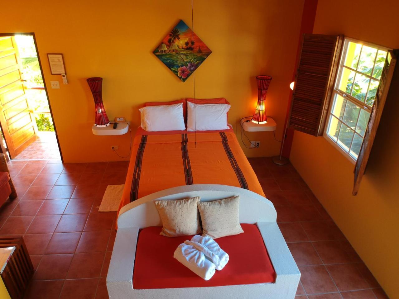 Seaside Cabanas Hotel Caye Corker 外观 照片