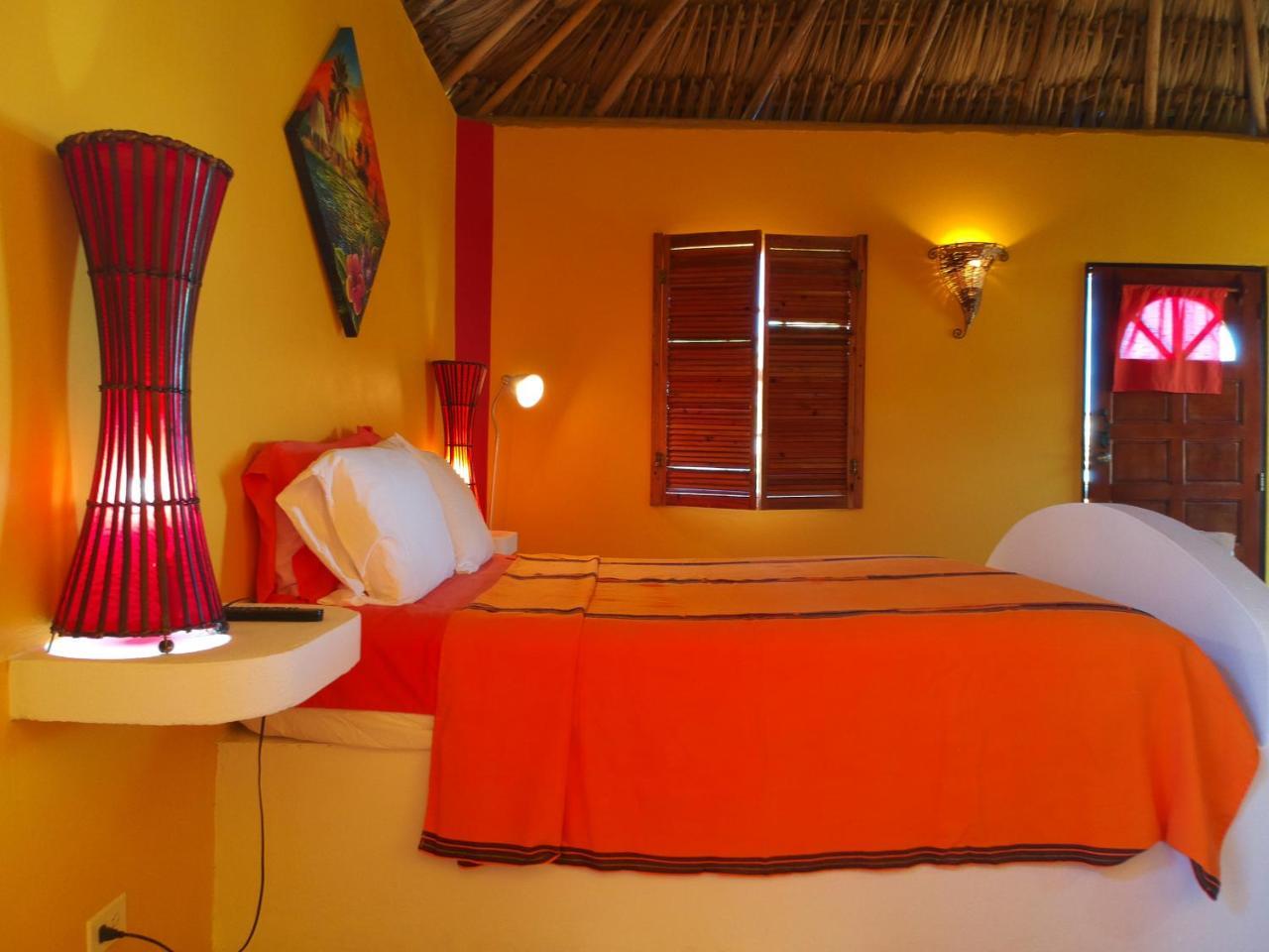 Seaside Cabanas Hotel Caye Corker 外观 照片