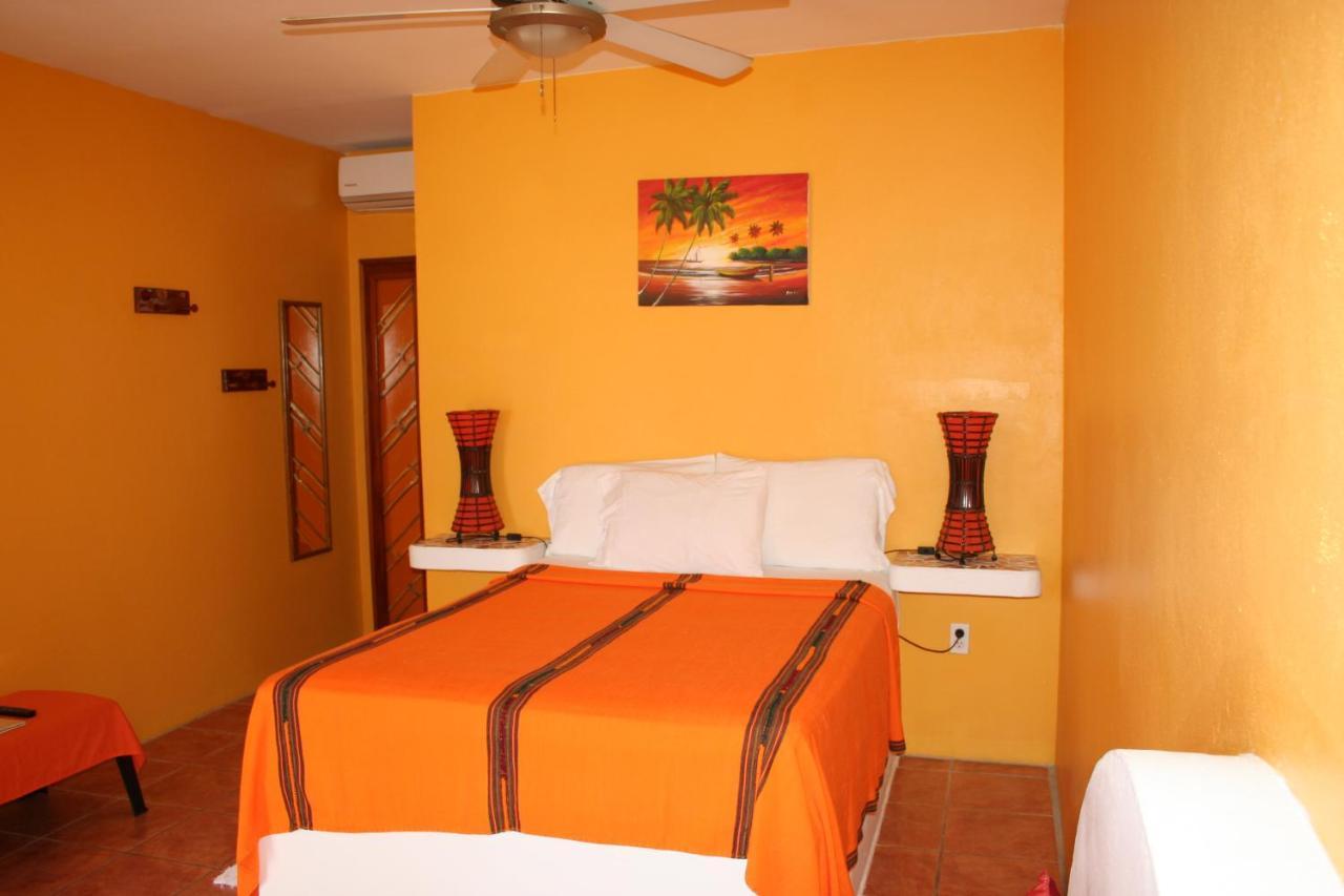 Seaside Cabanas Hotel Caye Corker 外观 照片