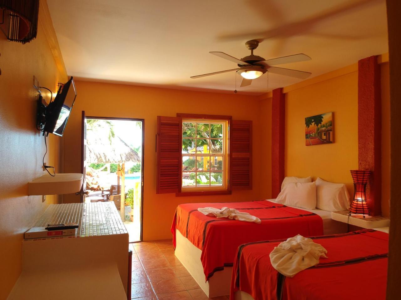 Seaside Cabanas Hotel Caye Corker 外观 照片