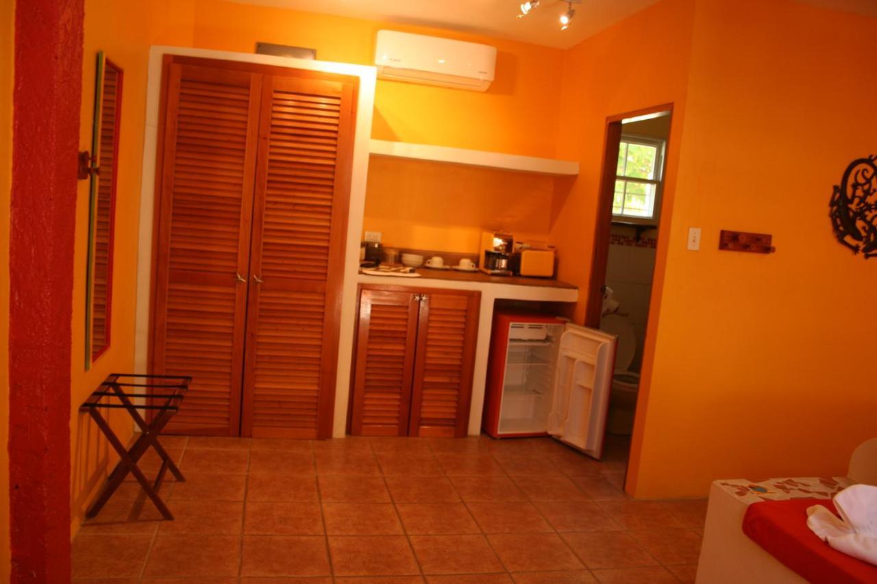 Seaside Cabanas Hotel Caye Corker 外观 照片