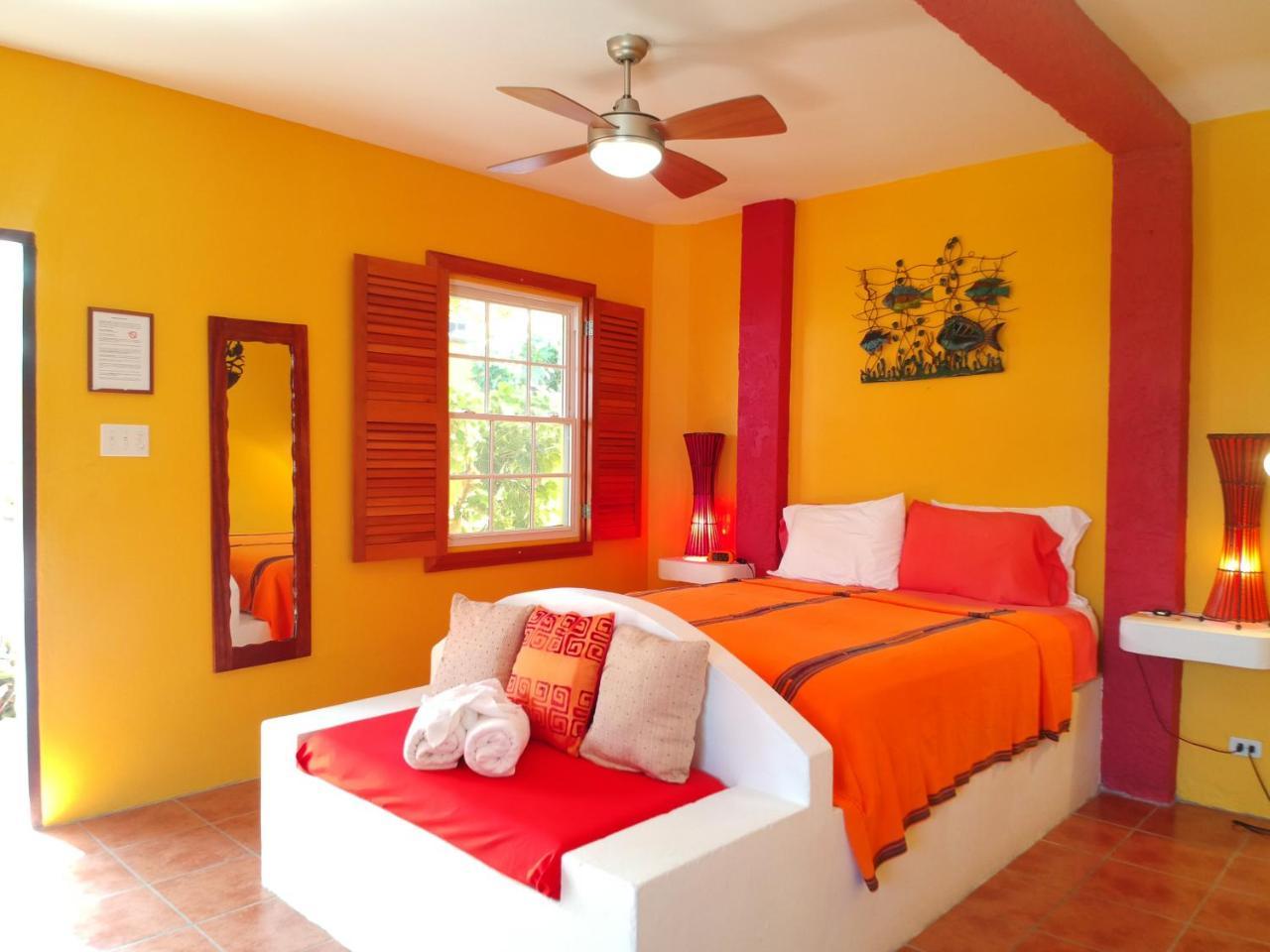 Seaside Cabanas Hotel Caye Corker 外观 照片