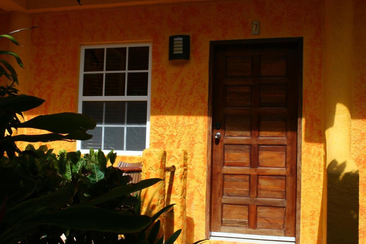 Seaside Cabanas Hotel Caye Corker 外观 照片